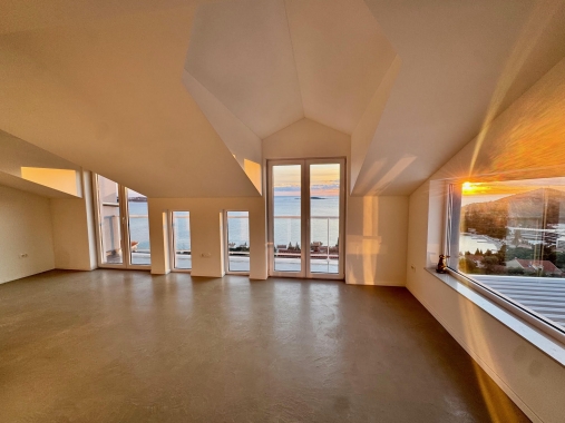 Penthouse with beautiful sea view, Mlini