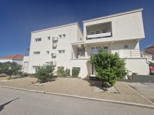 Moderan stan u Cavtatu, 77 m2 + VRT + BAZEN 