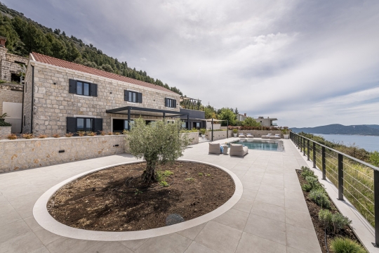 Ekskluzivna kamena kuća u bližoj okolici