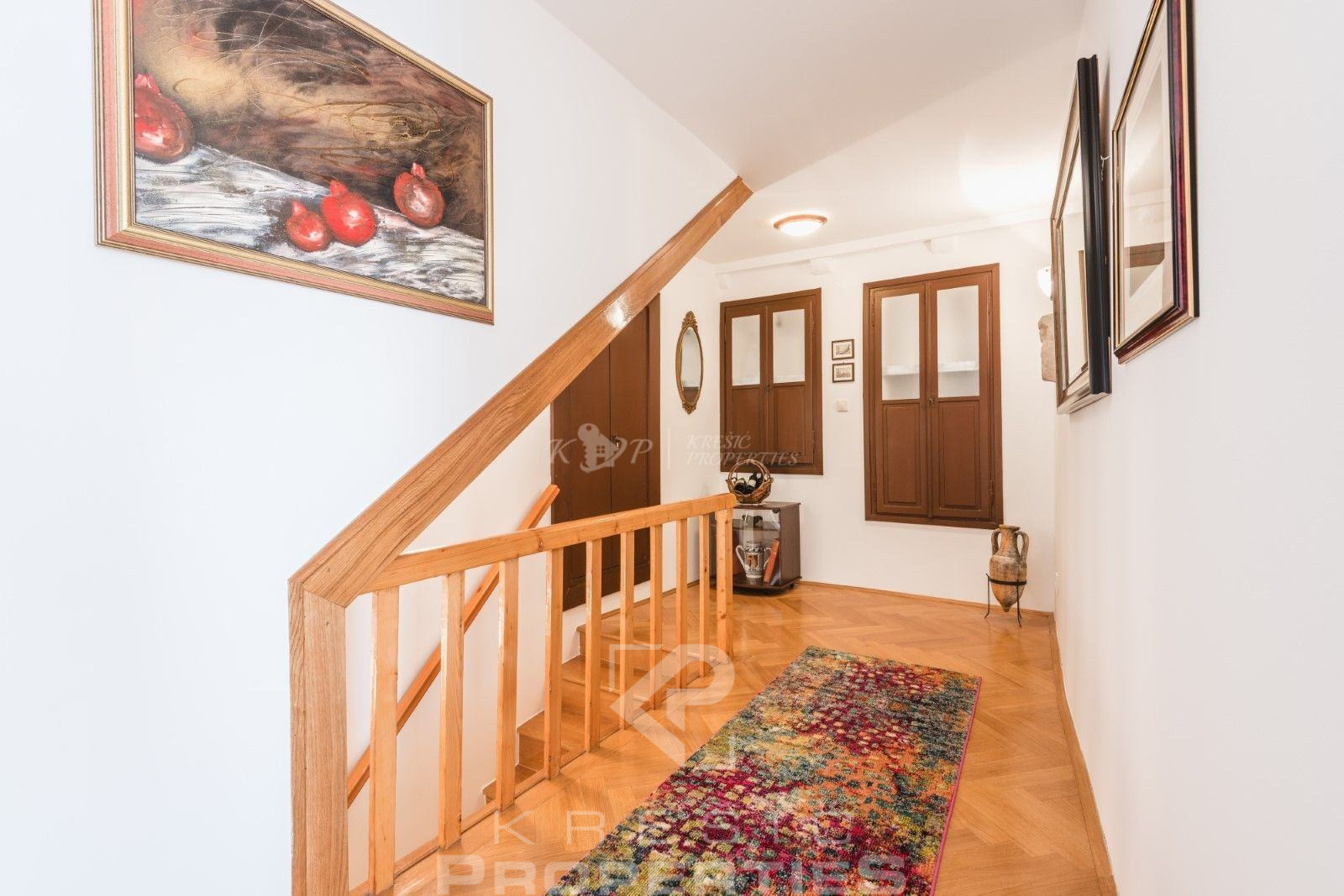 ekskluzivno-kuca-starom-gradu-slika-269252047